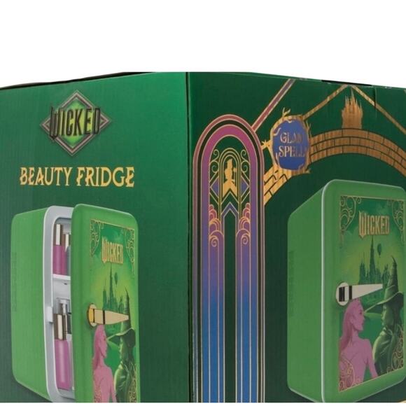 NIB Wicked Mini Beauty Fridge Universal Studio w/LED lights - Picture 9 of 9